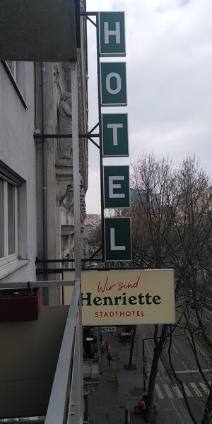 Henriette City Hotel